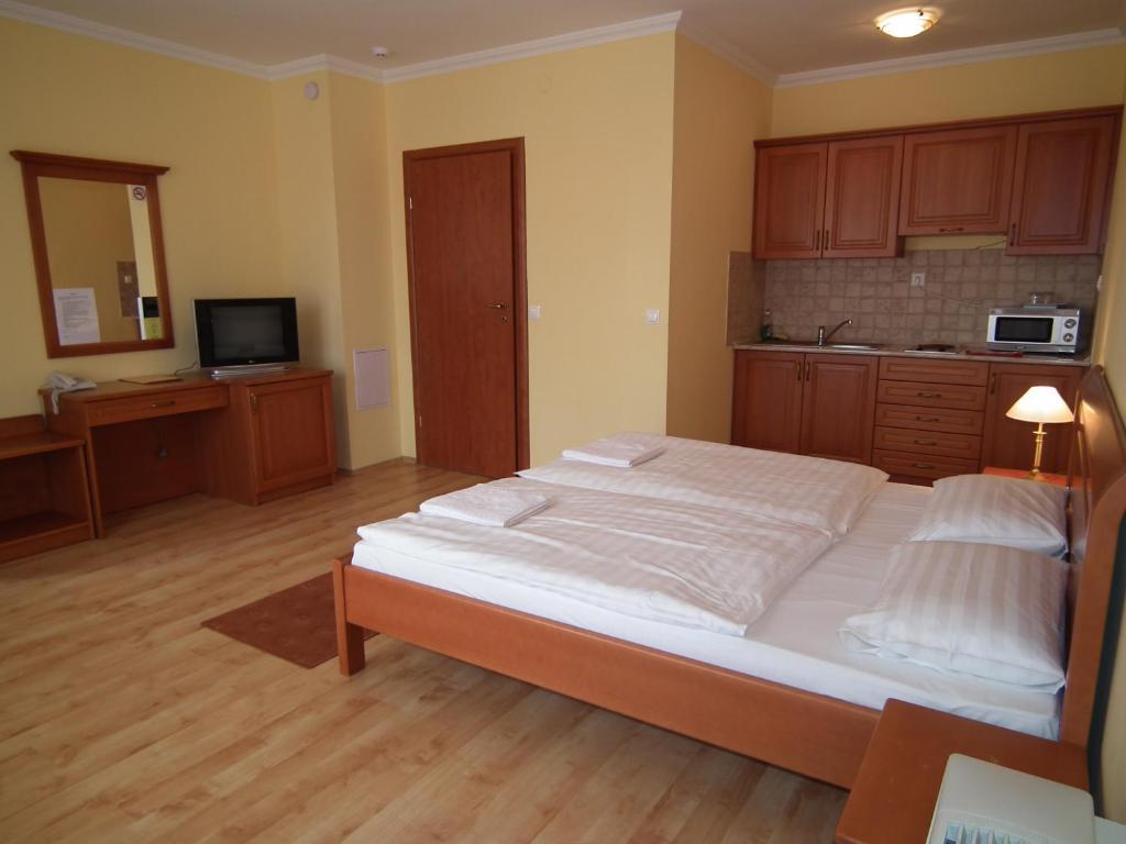 Hotel Jarja ไฮจ์ดุสโซบอสโล ห้อง รูปภาพ