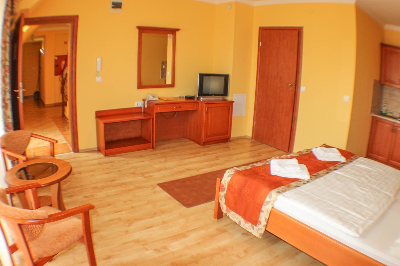 Hotel Jarja ไฮจ์ดุสโซบอสโล ภายนอก รูปภาพ