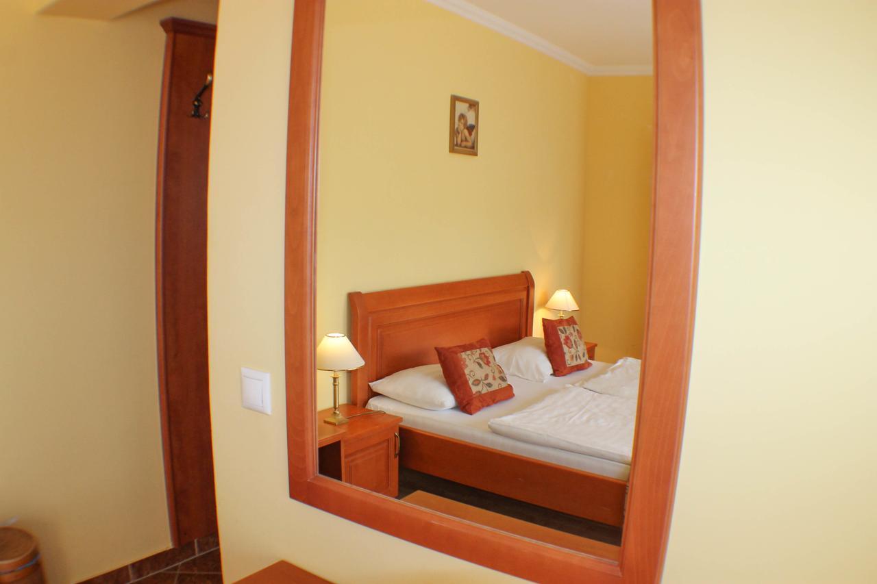 Hotel Jarja ไฮจ์ดุสโซบอสโล ภายนอก รูปภาพ