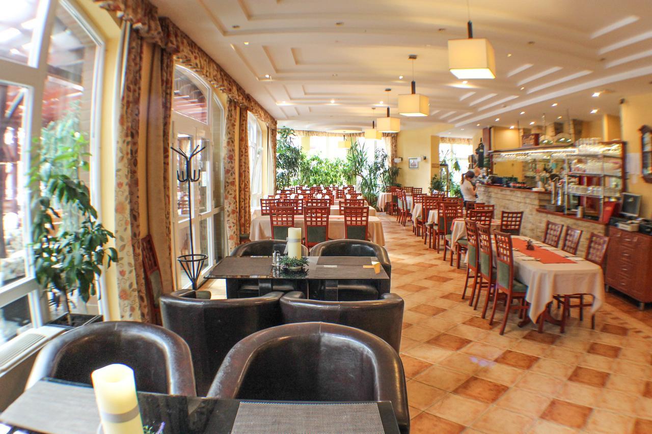 Hotel Jarja ไฮจ์ดุสโซบอสโล ภายนอก รูปภาพ