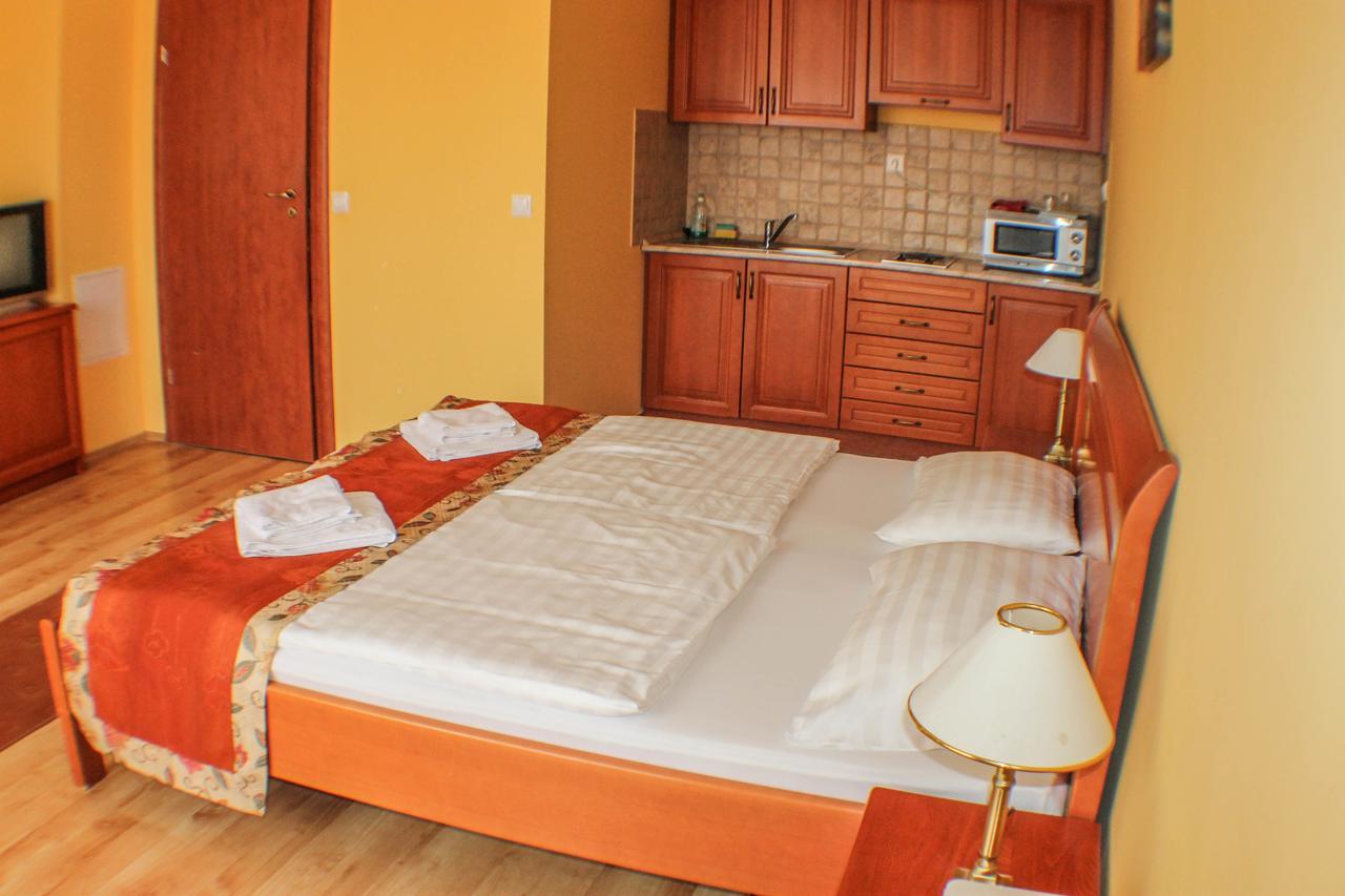 Hotel Jarja ไฮจ์ดุสโซบอสโล ภายนอก รูปภาพ