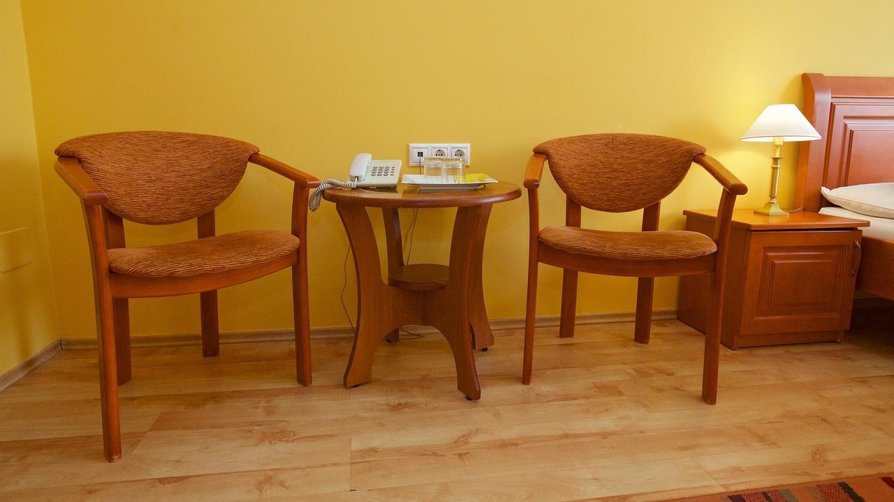 Hotel Jarja ไฮจ์ดุสโซบอสโล ภายนอก รูปภาพ