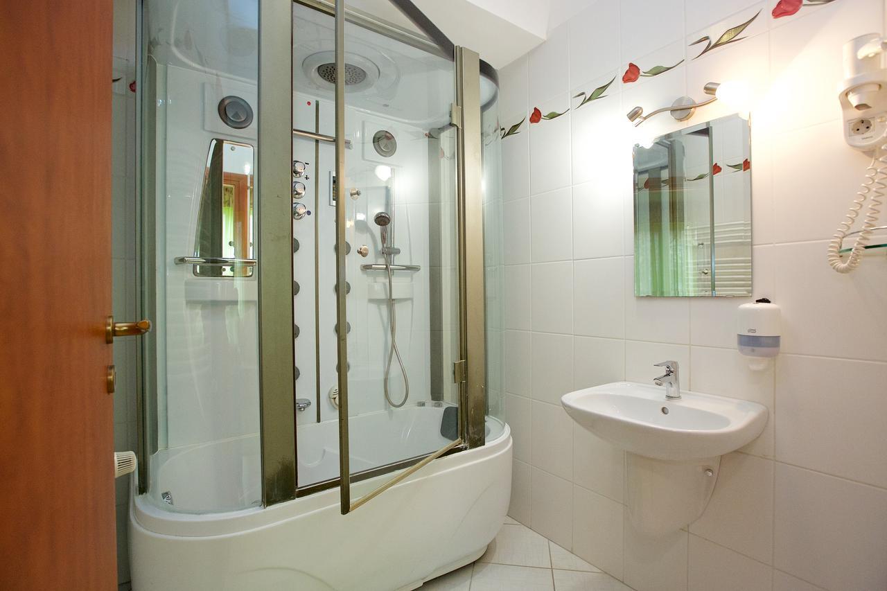 Hotel Jarja ไฮจ์ดุสโซบอสโล ภายนอก รูปภาพ