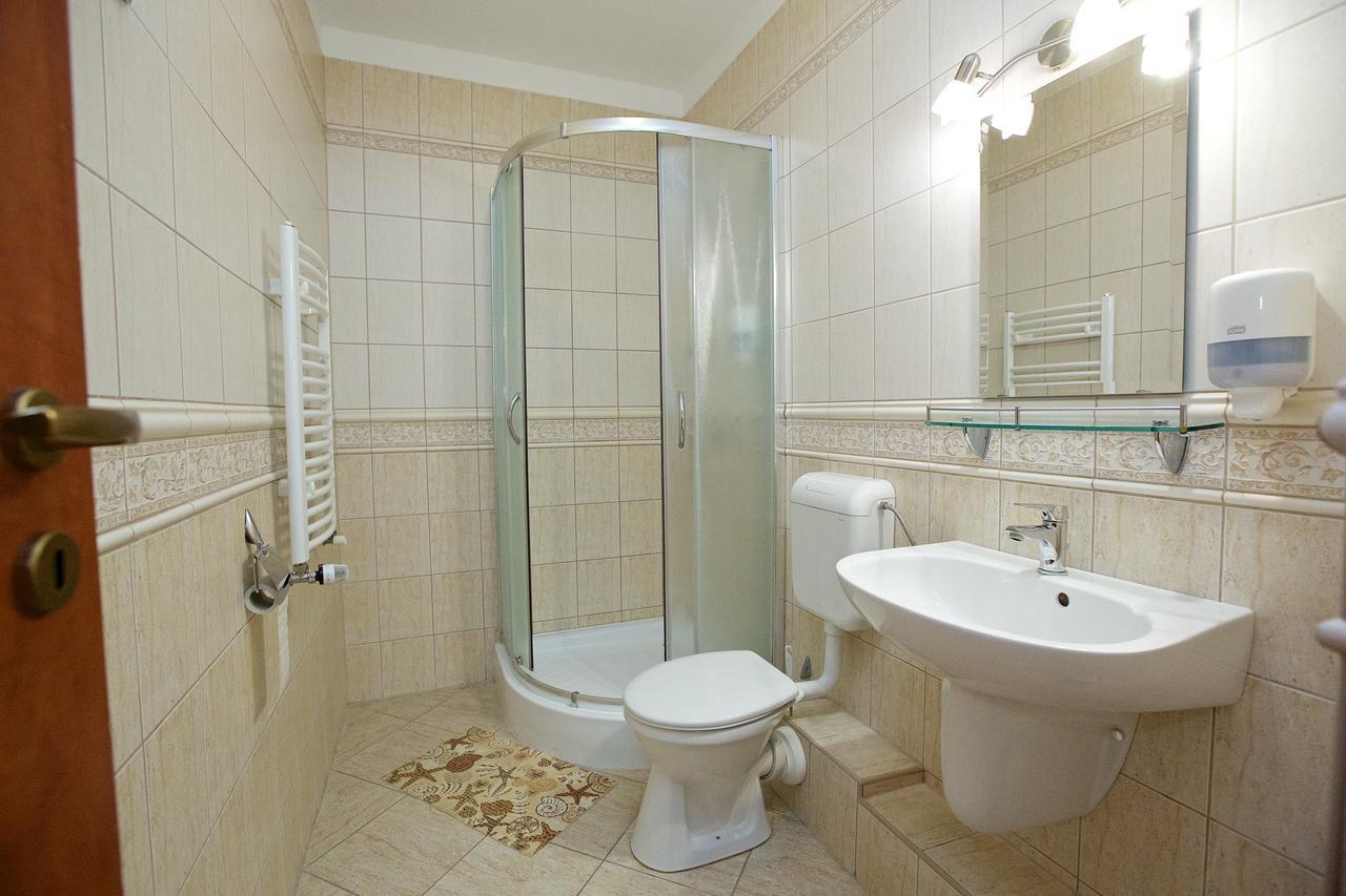Hotel Jarja ไฮจ์ดุสโซบอสโล ภายนอก รูปภาพ