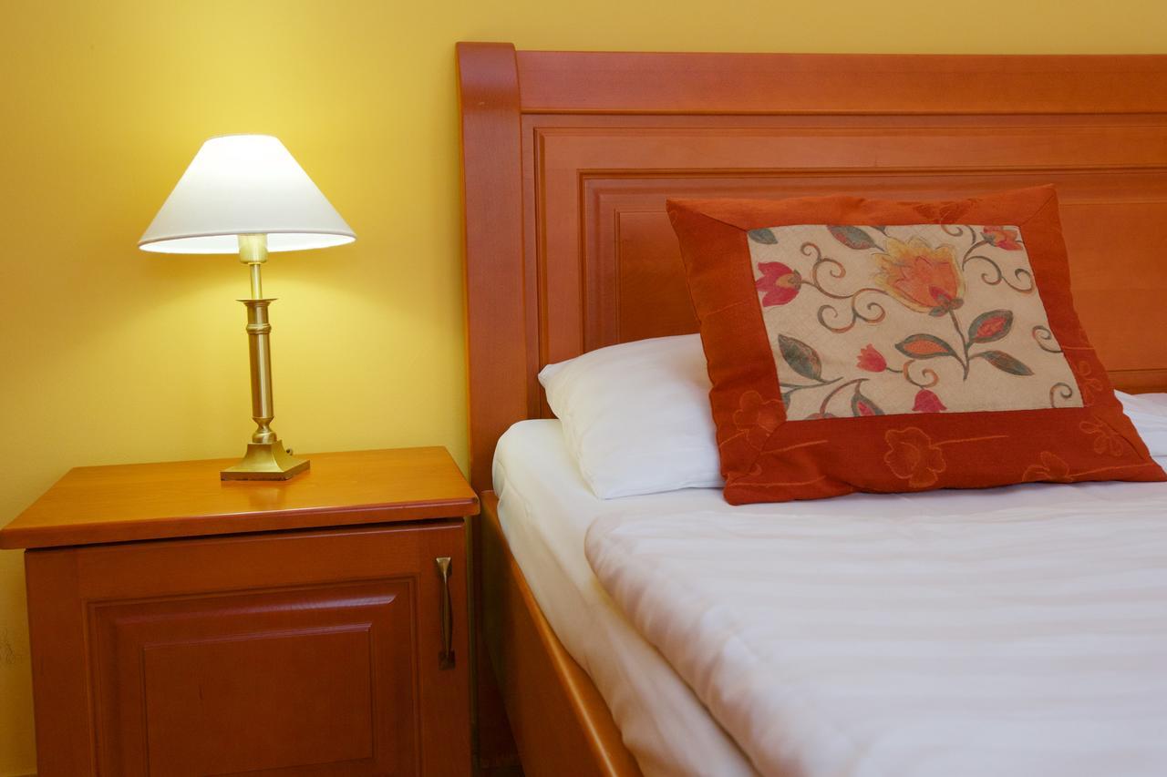 Hotel Jarja ไฮจ์ดุสโซบอสโล ภายนอก รูปภาพ